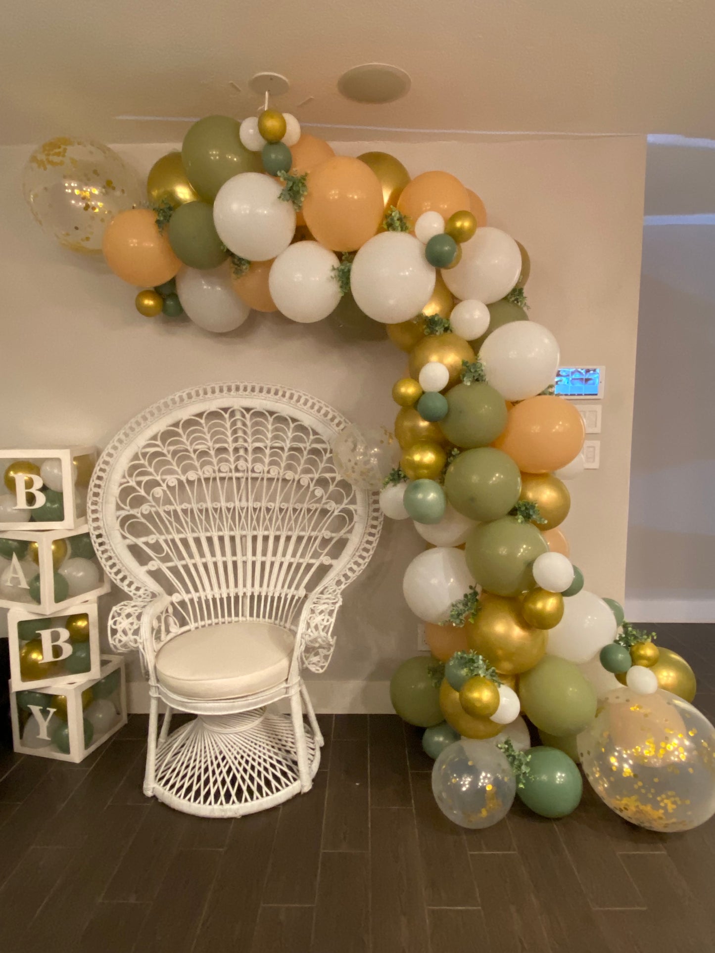 CUSTOM BALLON ARCH DECOR