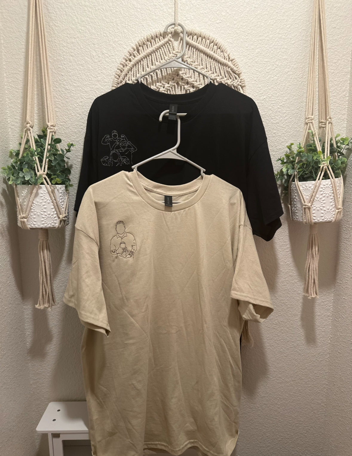 Embroidered outline drawing T-Shirt